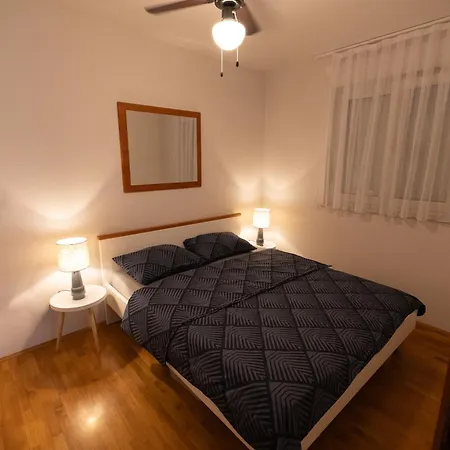 Sailors - 3 Min To Apartman Pula