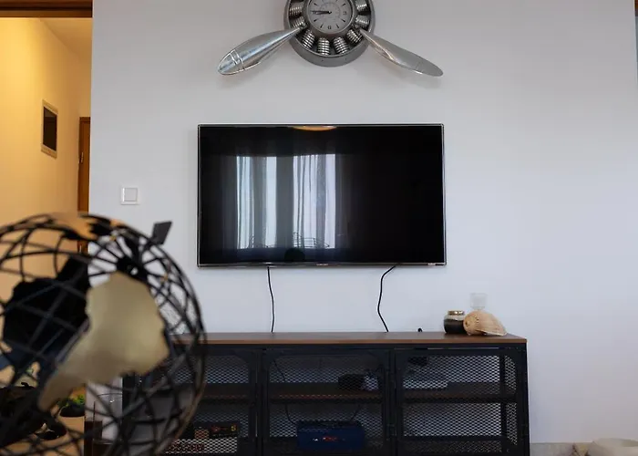 Sailors - 3 Min To *